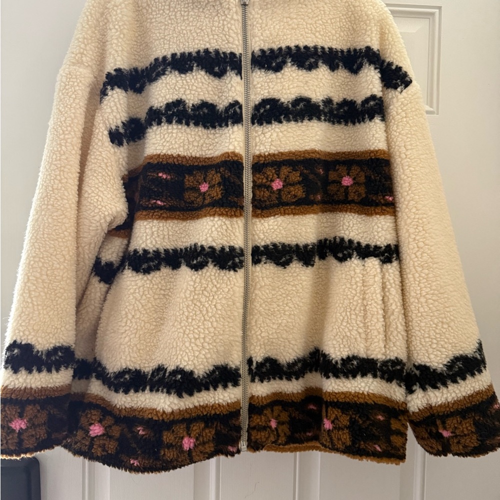 Sherpa Jacket NEVER WORN Urban Outfitters Cream and Black (Tags attached)